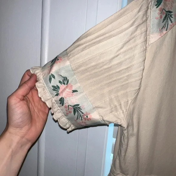 Ivy City Floral Cream Midi Dress - Picture 7 of 8